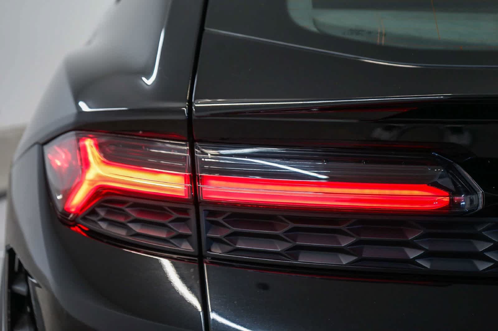 Used 2025 Lamborghini Urus SE AWD/4WD image 11