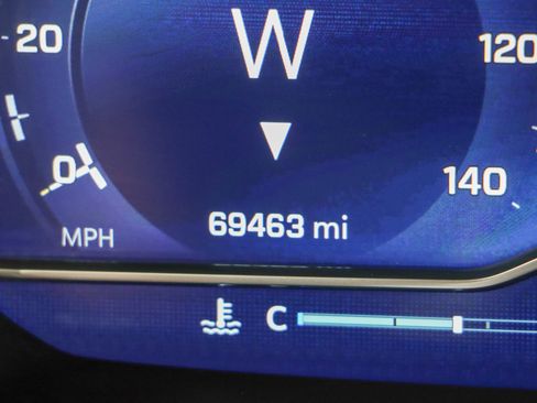 Used 2022 Chevrolet Tahoe Z71 w/ Luxury Package image 17