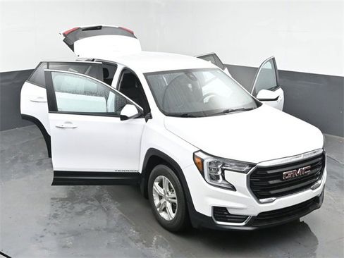 Used 2022 GMC Terrain SLE image 35