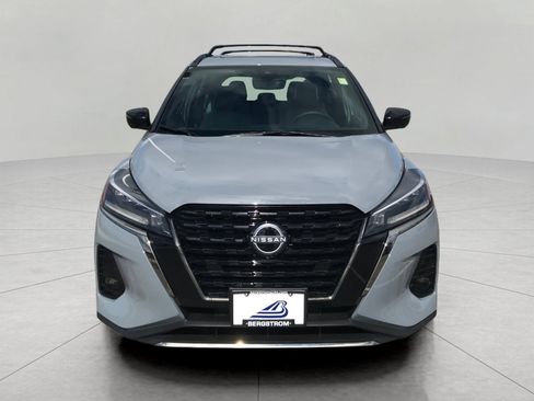 Used 2024 Nissan Kicks SR w/ SR Premium Package FWD image 12