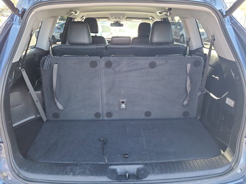 Used 2017 Toyota Highlander LE image 13