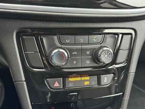 Used 2022 Buick Encore Preferred image 20