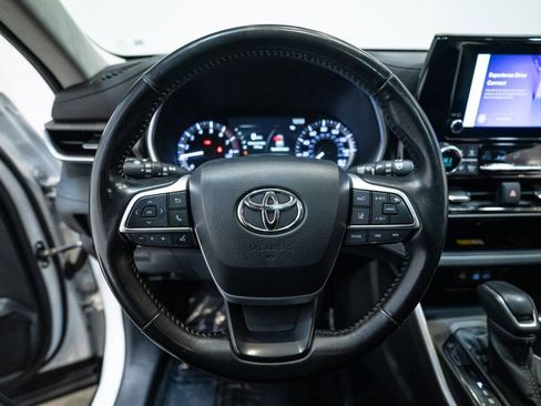 Used 2023 Toyota Highlander XLE AWD/4WD image 16