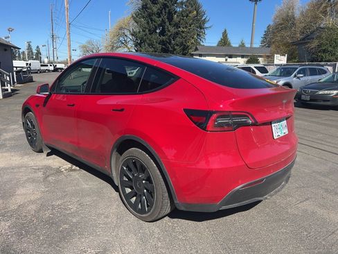 Used 2022 Tesla Model Y Long Range image 5