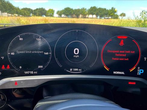 Used 2024 Porsche Taycan image 24