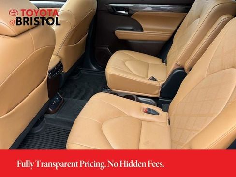 Used 2021 Toyota Highlander Platinum AWD/4WD image 19