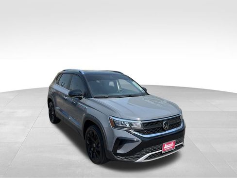 Used 2024 Volkswagen Taos SE image 18