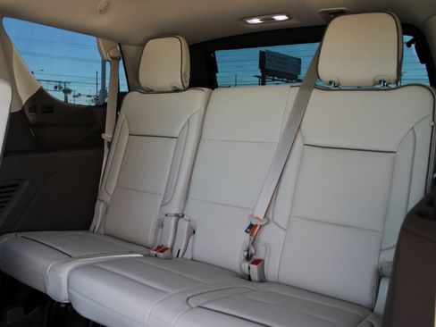 Used 2021 GMC Yukon Denali w/ LPO, Illumination Package image 19