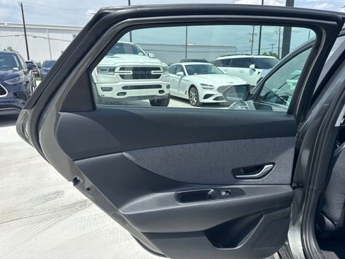 New 2025 Hyundai Elantra Limited image 15