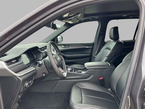 New 2025 Jeep Grand Cherokee Limited w/ Luxury Tech Group II image 4