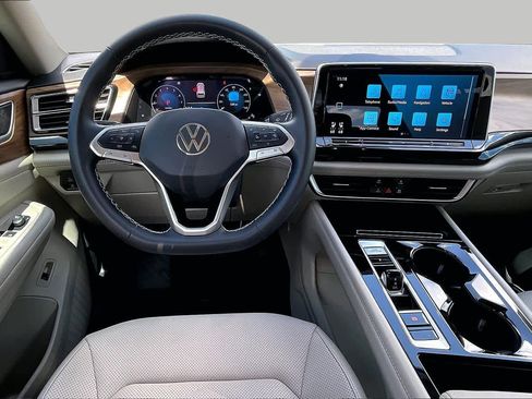 Used 2024 Volkswagen Atlas SE FWD image 6