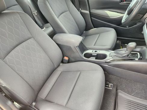 Used 2025 Toyota Corolla LE FWD image 9