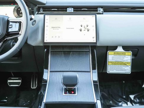 New 2026 Land Rover Range Rover Velar Dynamic SE image 13