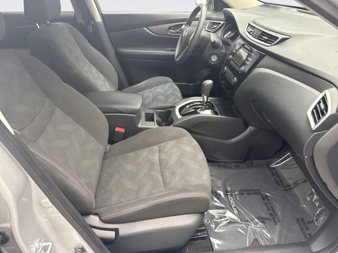 Used 2016 Nissan Rogue S w/ Appearance Package image 16