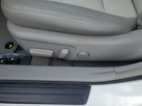 Used 2013 Toyota Camry XLE w/ Leather Pkg FWD image 18