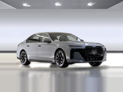 Used 2026 BMW i7 xDrive60 w/ Executive Package RWD image 6
