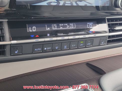 Used 2023 Toyota Sienna XLE FWD image 24