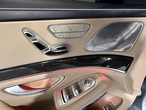 Used 2017 Mercedes-Benz S 550 Sedan w/ Sport Package w/ Sport Package image 22