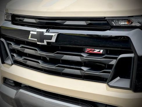 Used 2024 Chevrolet Colorado Z71 w/ Z71 Convenience Package 2 AWD/4WD image 6