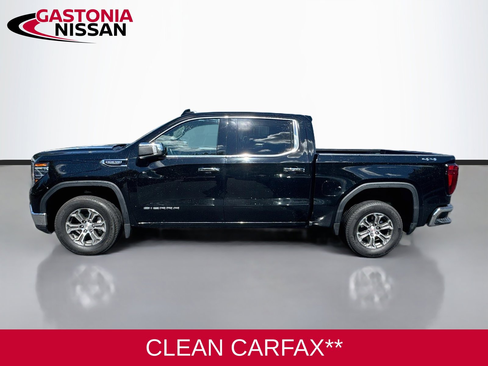 Used 2025 GMC Sierra 1500 SLT AWD/4WD image 5