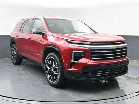 New 2026 Chevrolet Traverse High Country w/ LPO, Floor Liner Package FWD image 2