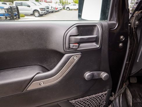 Used 2018 Jeep Wrangler Sport AWD/4WD image 15