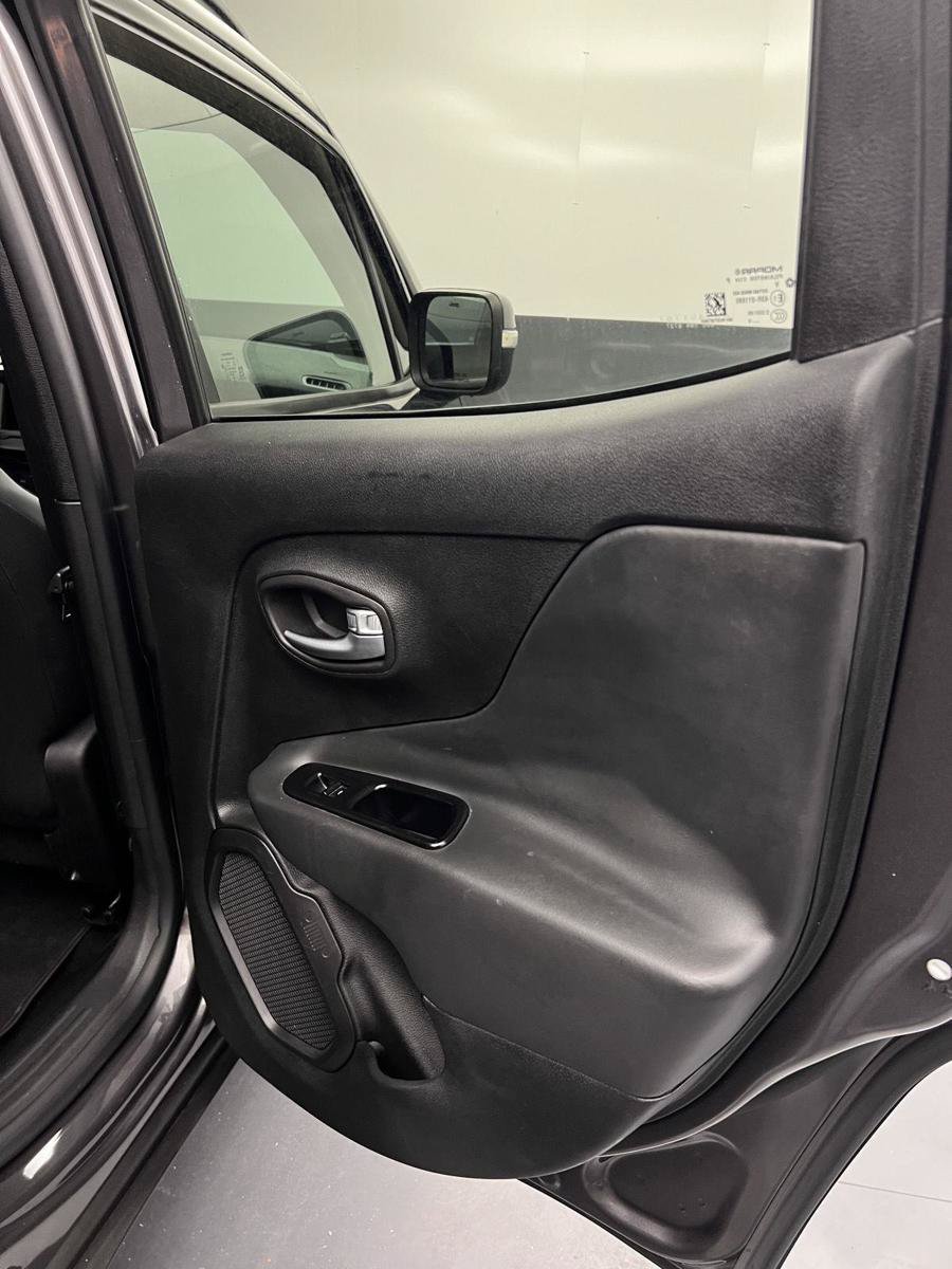 Used 2019 Jeep Renegade Altitude w/ Quick Order Package 2XM FWD image 23