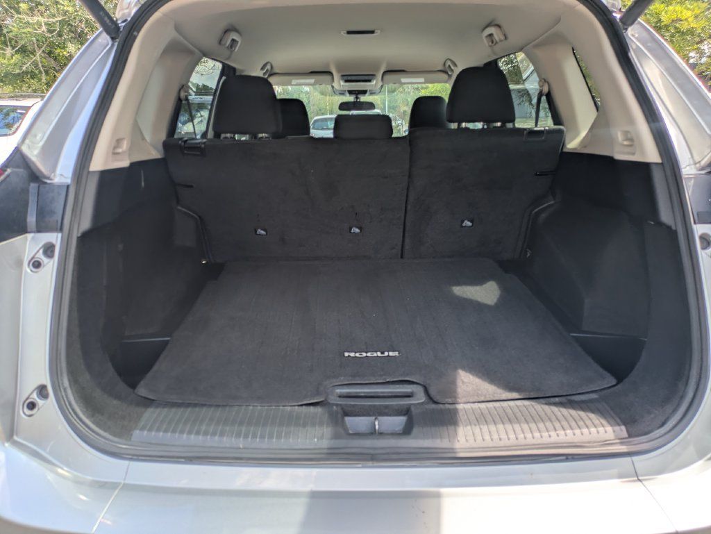 Used 2025 Nissan Rogue SV FWD image 13