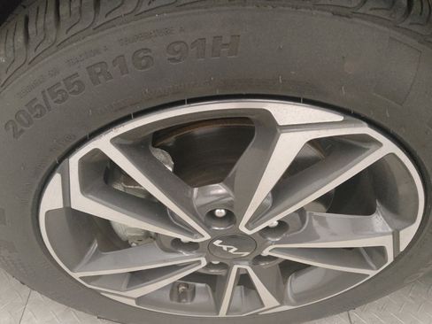 Used 2023 Kia Forte LXS w/ LXS Technology Package image 31