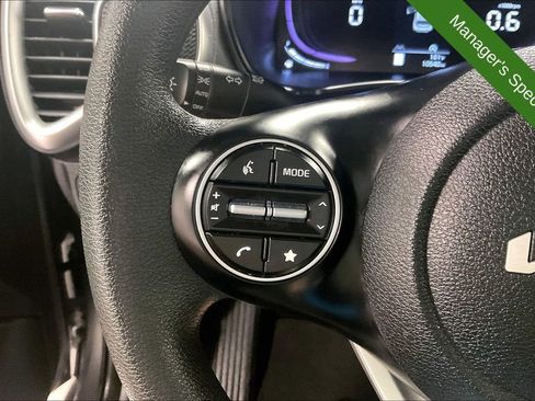 Used 2025 Kia Soul LX w/ LX Technology Package FWD image 23