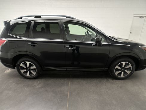 Used 2017 Subaru Forester 2.5i Premium w/ All-Weather Package AWD/4WD image 9