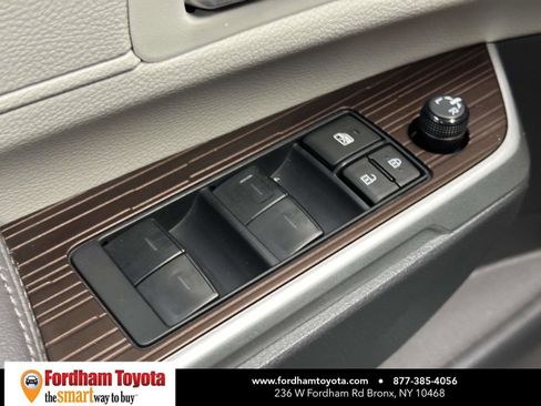 Used 2024 Toyota Sienna XLE image 22