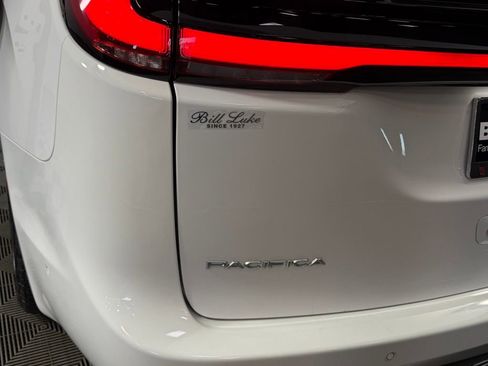 Used 2022 Chrysler Pacifica Pinnacle image 13