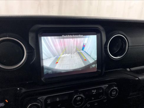 Used 2023 Jeep Wrangler Sahara w/ Cold Weather Group image 19