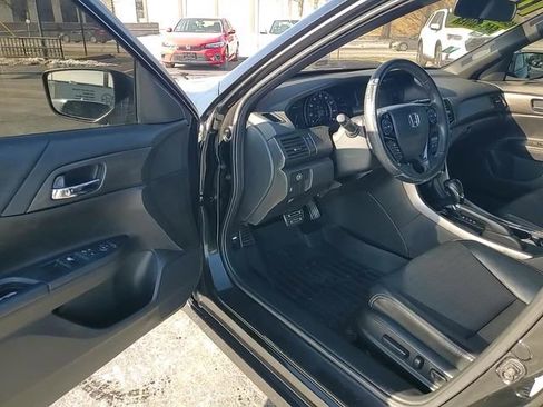 Used 2017 Honda Accord Sport image 12