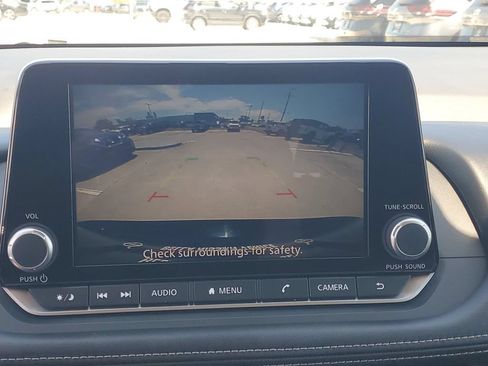 Certified 2025 Nissan Rogue SV FWD image 30