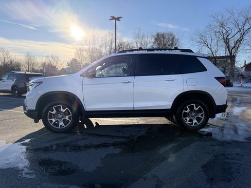 Used 2022 Honda Passport TrailSport image 3