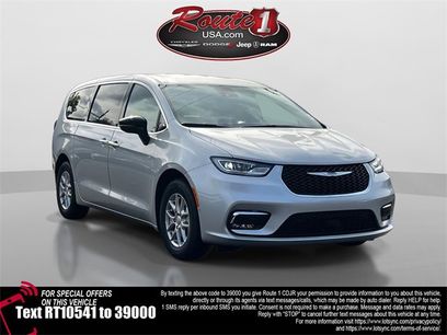 New 2026 Chrysler Pacifica Select