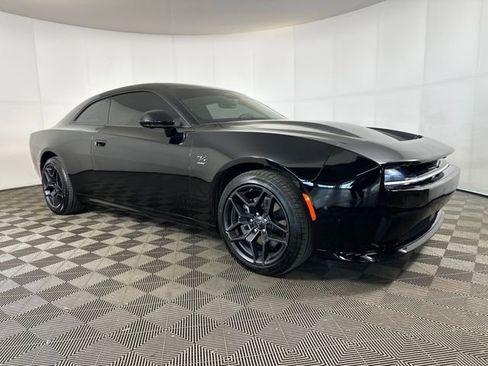 Used 2024 Dodge Charger Daytona R/T w/ Plus Group AWD/4WD image 2