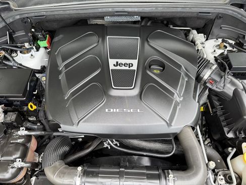 Used 2018 Jeep Grand Cherokee Overland image 23