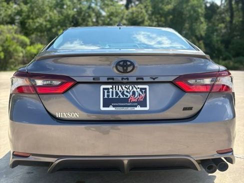 Used 2024 Toyota Camry SE FWD image 4