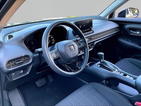 Used 2025 Honda HR-V LX image 11