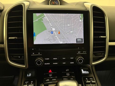 Used 2018 Porsche Cayenne Platinum Edition AWD/4WD image 19