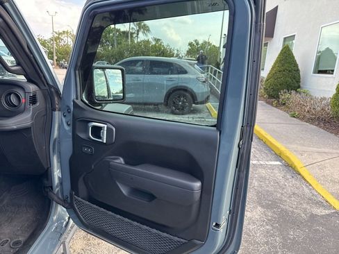 Used 2024 Jeep Gladiator Rubicon image 12