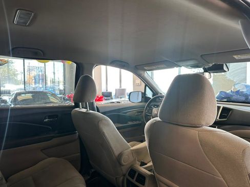 Used 2019 Honda Pilot LX image 26