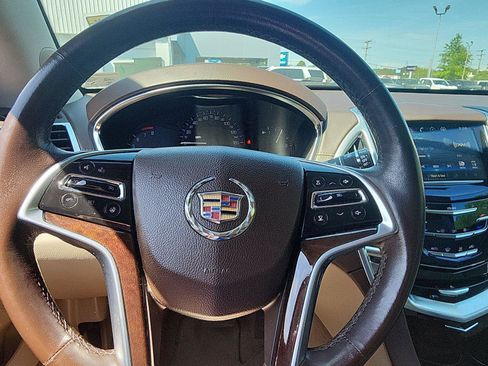 Used 2016 Cadillac SRX Luxury image 11