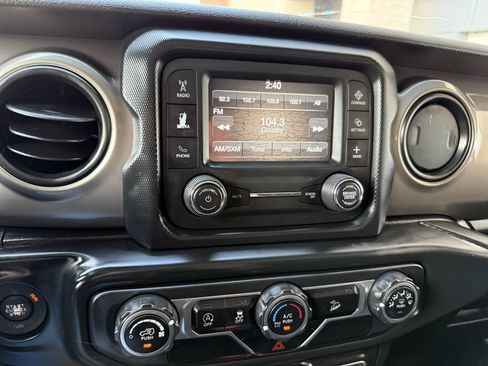 Used 2018 Jeep Wrangler Unlimited Sport AWD/4WD image 25