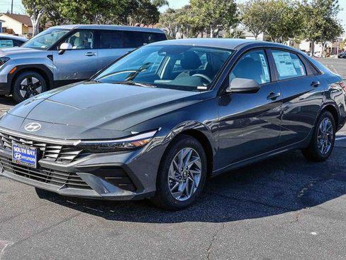 New 2026 Hyundai Elantra Hybrid FWD image 3
