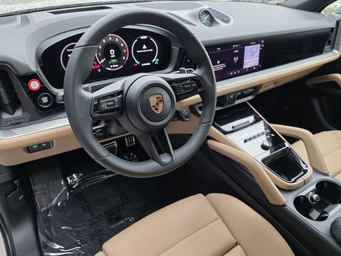 New 2026 Porsche Cayenne S image 4