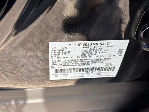 Used 2023 Ford Explorer XLT w/ Equipment Group 202A AWD/4WD image 27